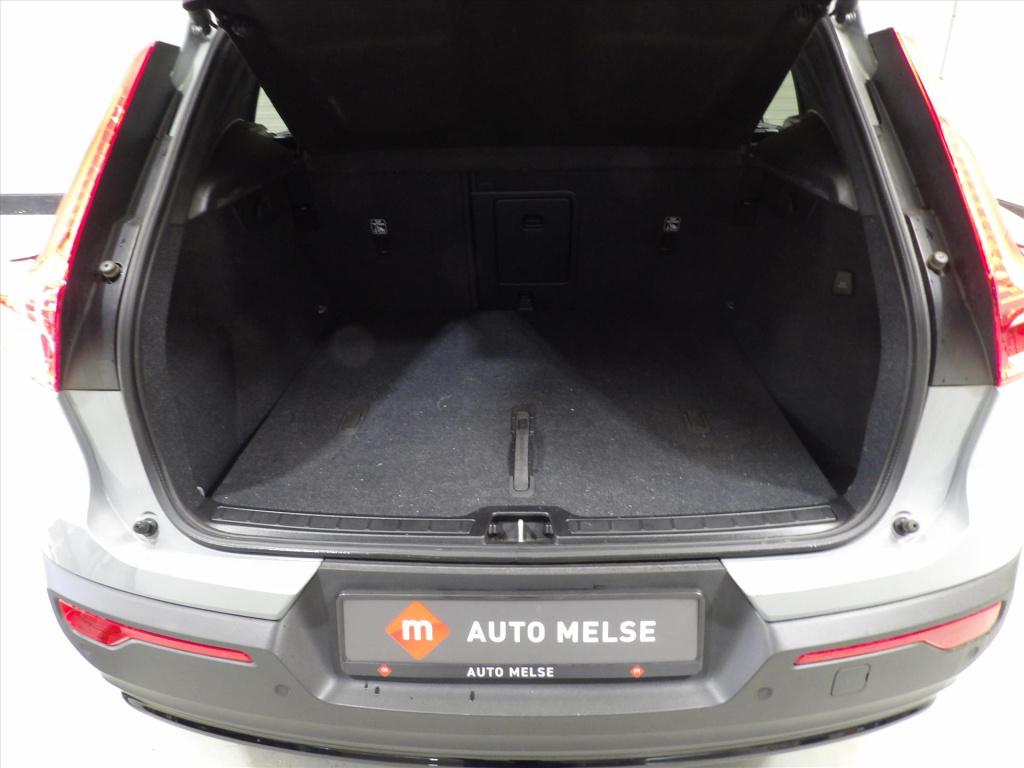 Volvo XC40 b3 163pk mild hybrid aut plus dark