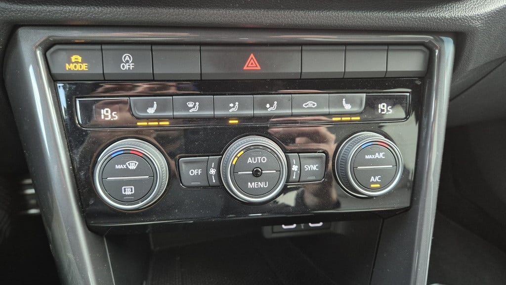 Volkswagen T-roc 1.5 tsi sport*navi*clima*led*lane ass*vitrual*18 inch*auto