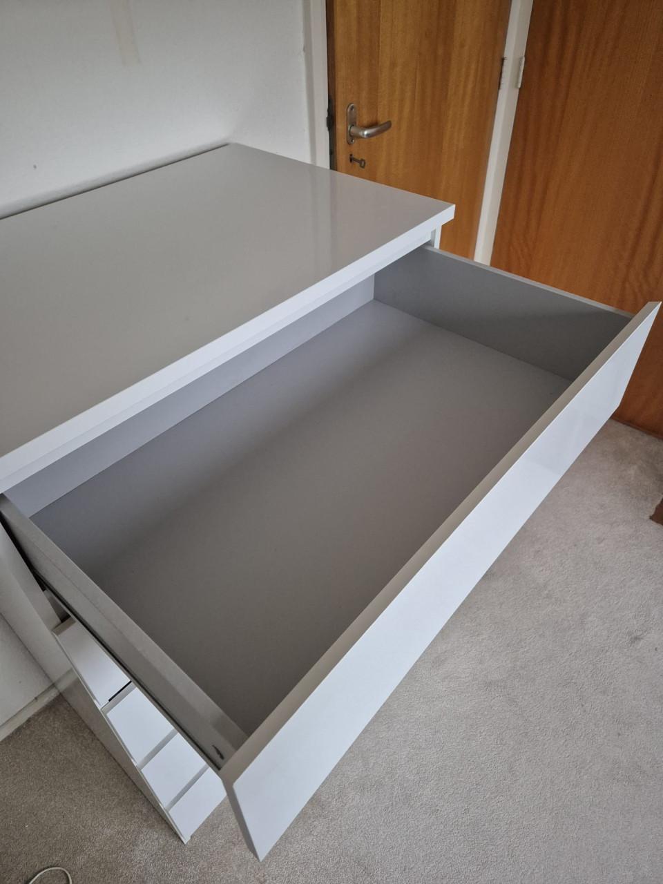 Witte Ikea ladekast (77x111x50 cm)