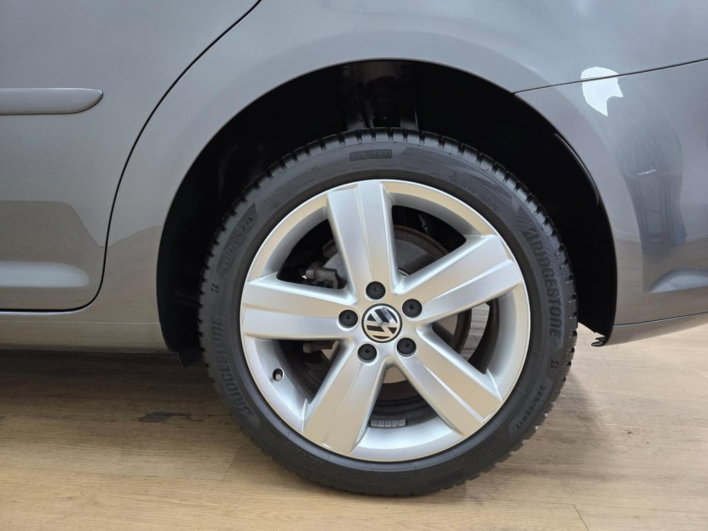 Volkswagen Touran occasion 1.4 tsi 5 persoons met panoramadak en grote koff