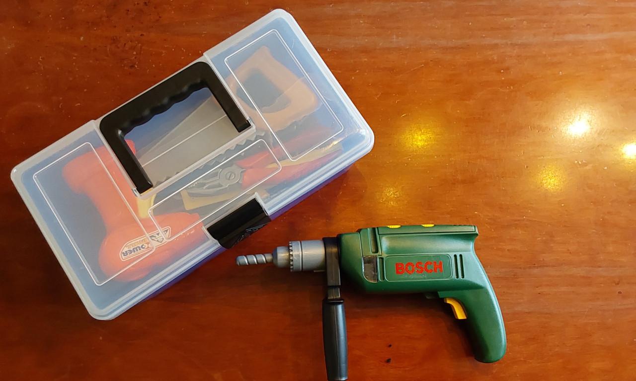 Speelgoed gereedschapskoffer met diverse gereedschap en extra gereedschap