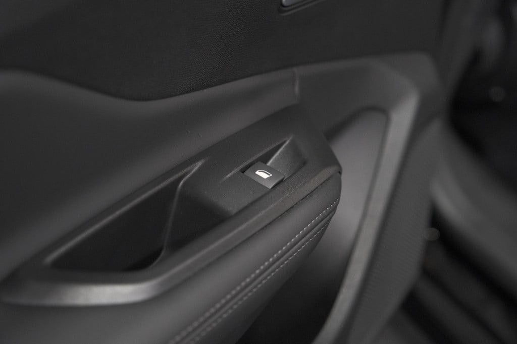 Peugeot 408 1.2 hybrid 136 e-dsc6 allure | 360 camera | navigatie | parkeer
