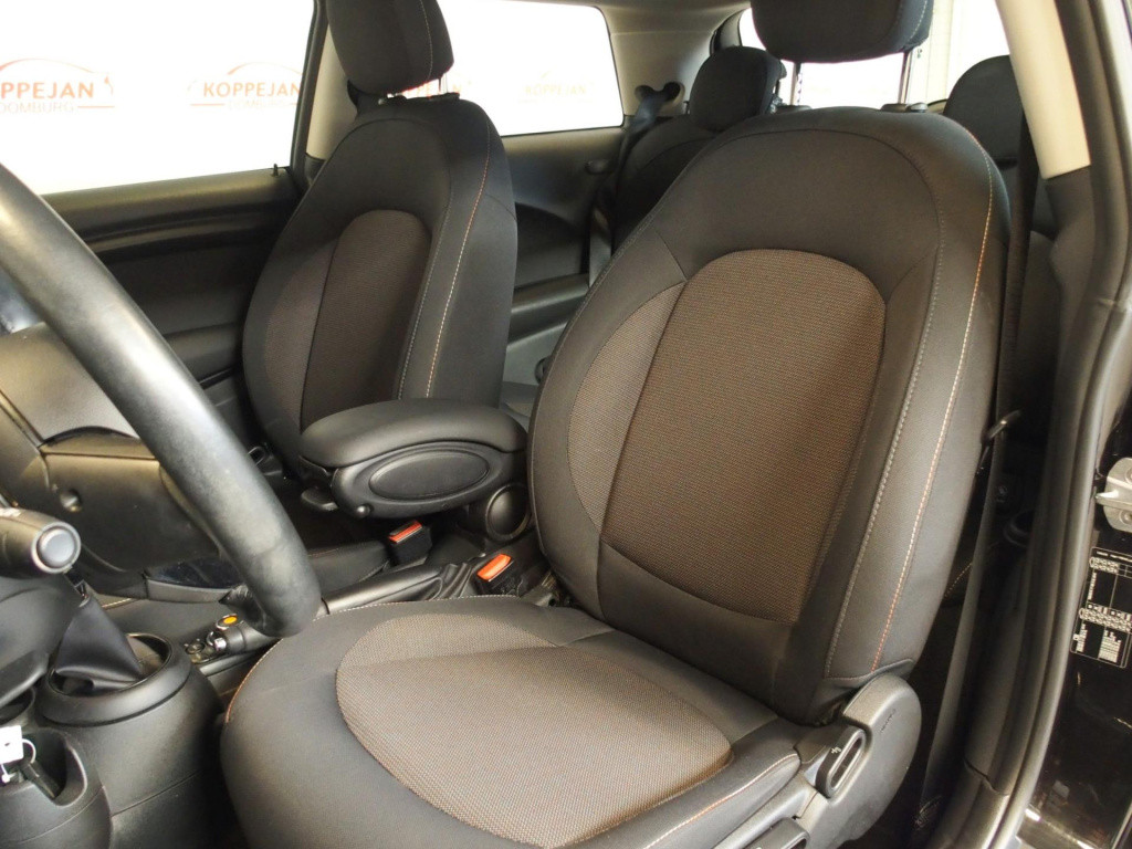 Mini Cooper 1.5 nl auto, carplay, cruise controle, parkeer sensoren