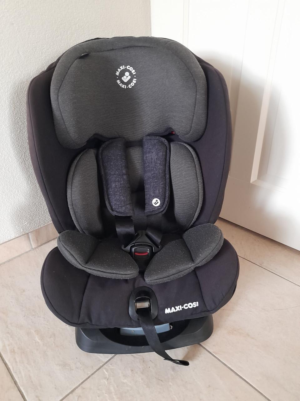 De Maxi-Cosi Titan  9 /36 kg met isofix (in goede nette staat )