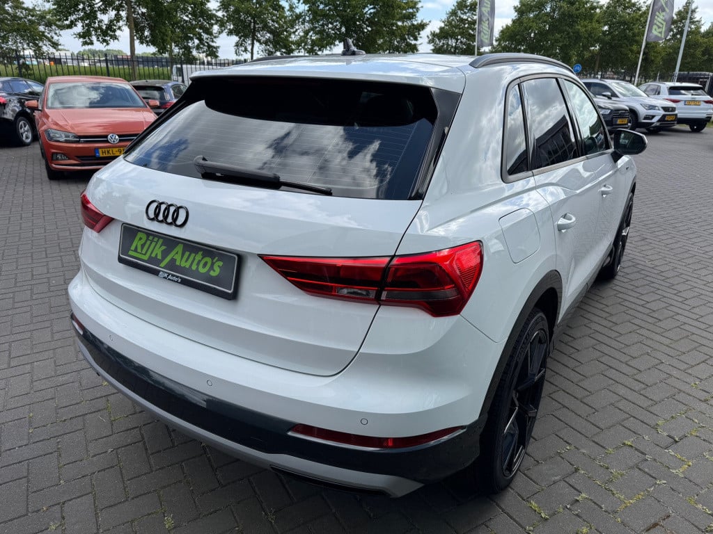 Audi Q3 35 tfsi design luxe * trekhaak * sportstoelen* carplay
