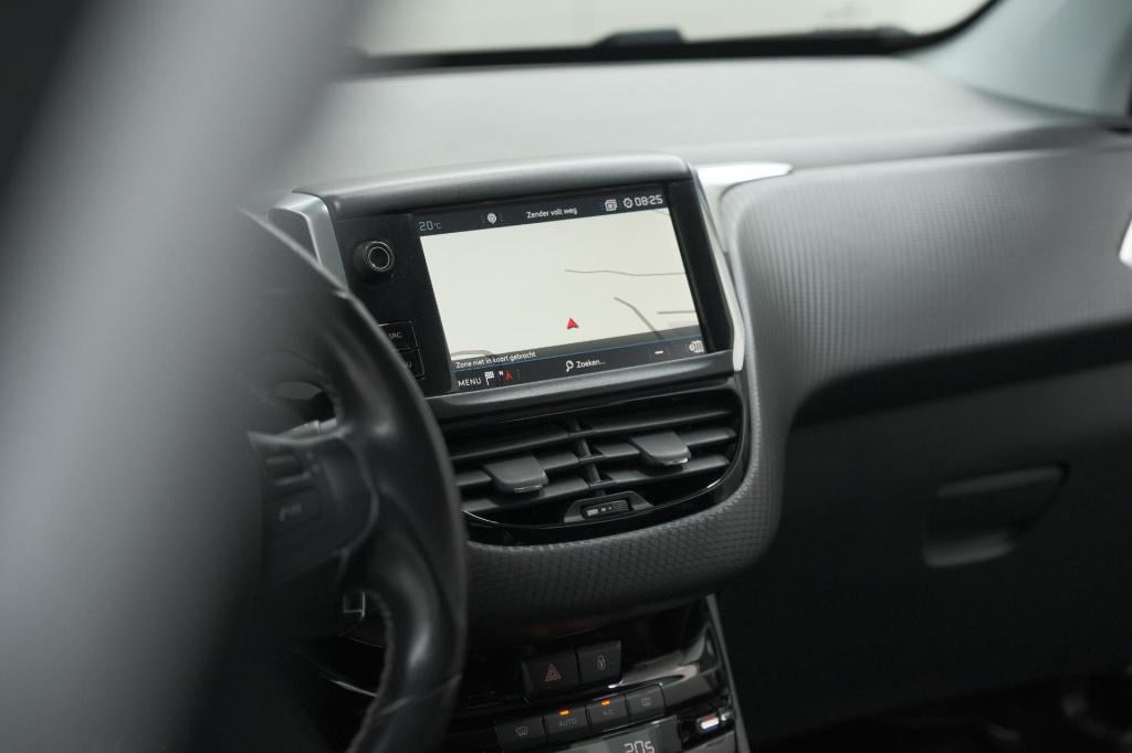 Peugeot 2008 puretech 110 eat6 allure | camera | navigatie | parkeersensore