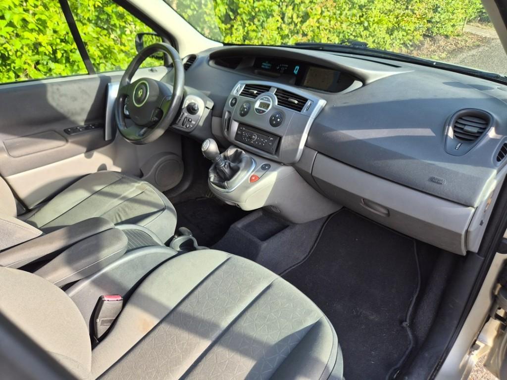 Renault Scenic 2.0 16v mpv