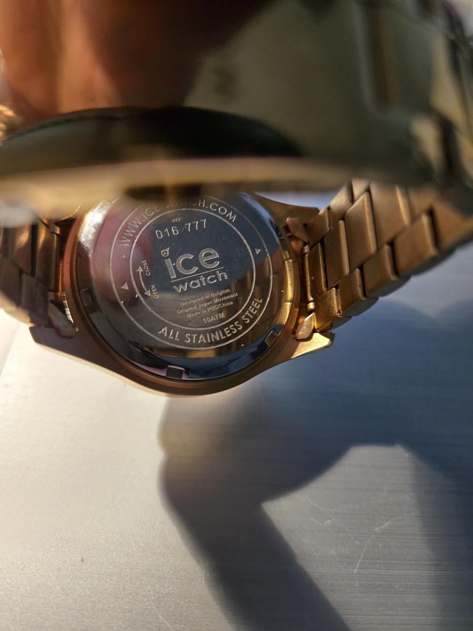 Ice-Watch Ice Steel Gold horloge in de medium (40 mm) maat