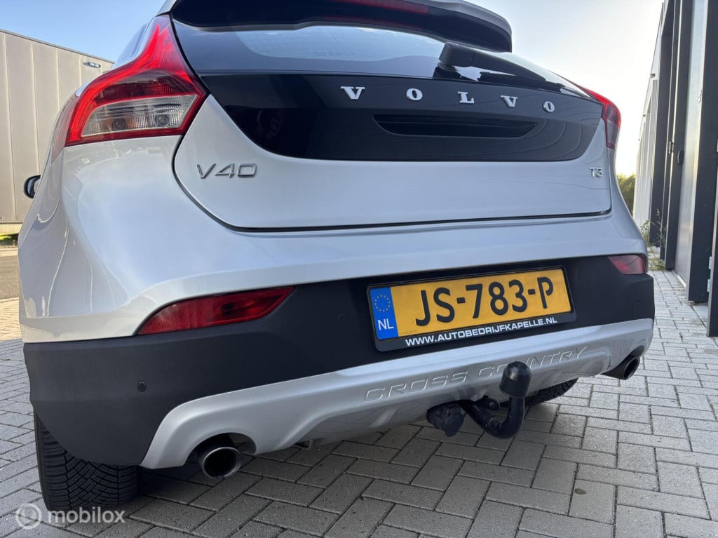 Volvo V40 cross country 2.0 t3 momentum