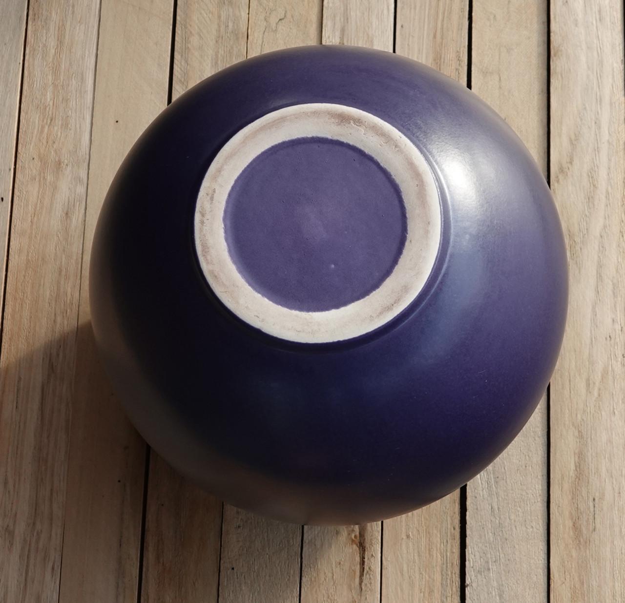 Gave paarse grote vaas in bolvorm 21 cm z.g.a.n.