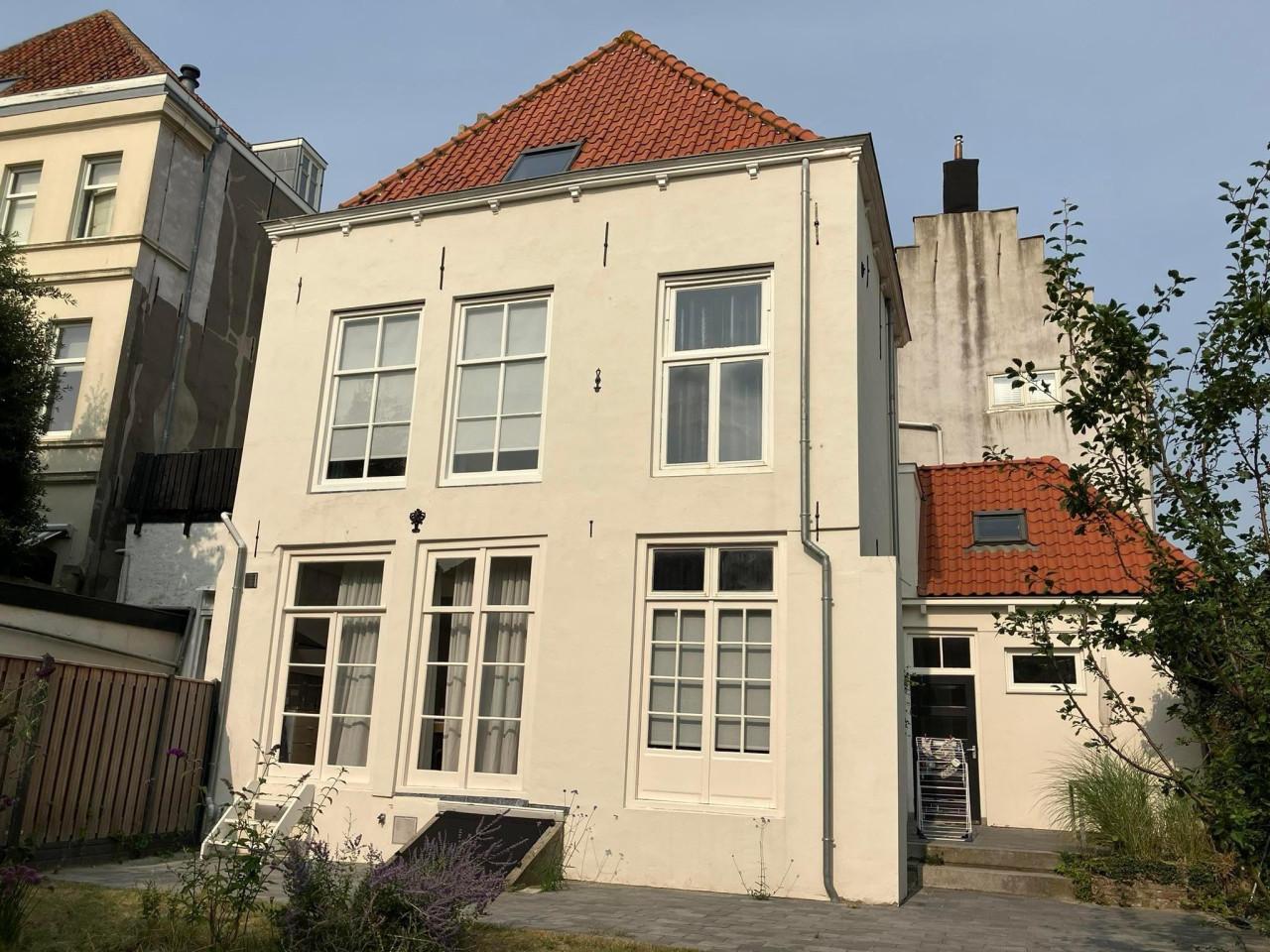 Vlissingen: Gemeubileerd appartement met toegang tot de gezamenlijke tuin