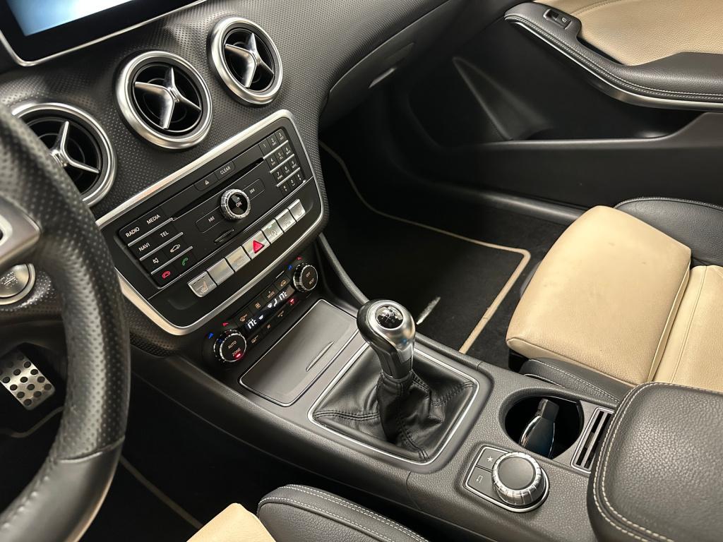 Mercedes-Benz A-Klasse 180 amg line | magno grey | keyless go | trekhaak |