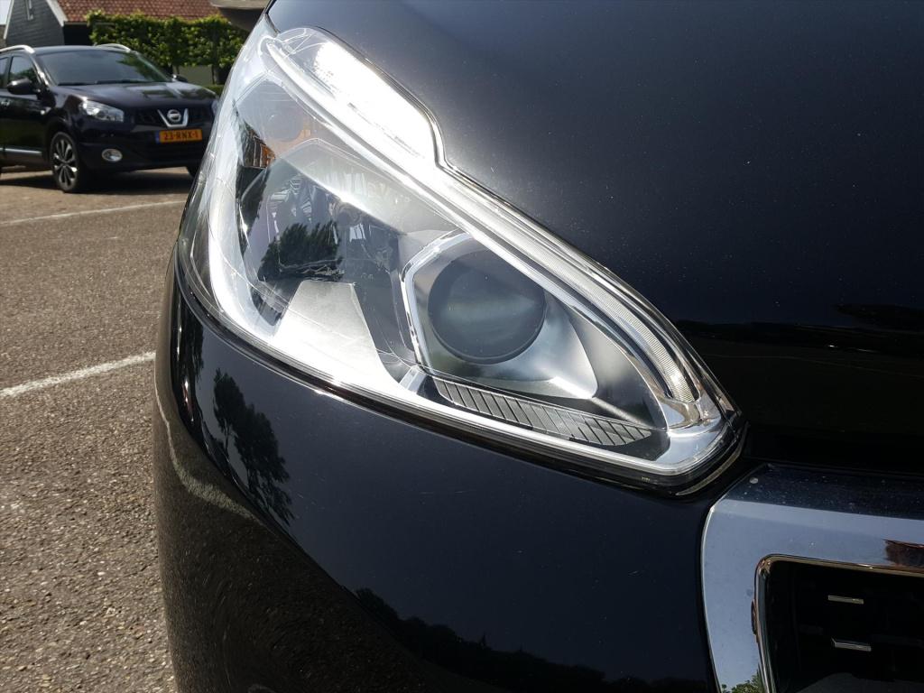 Peugeot 208 blue l. allure 1.5 bluehdi-100pk apple carplay & android auto |