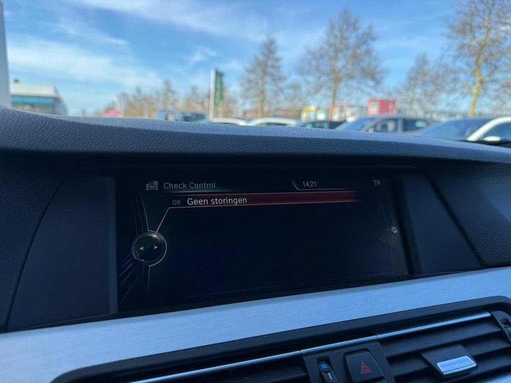 BMW 5 Serie touring 520d * leder * panoramadak * m pakket * dealer onderhou