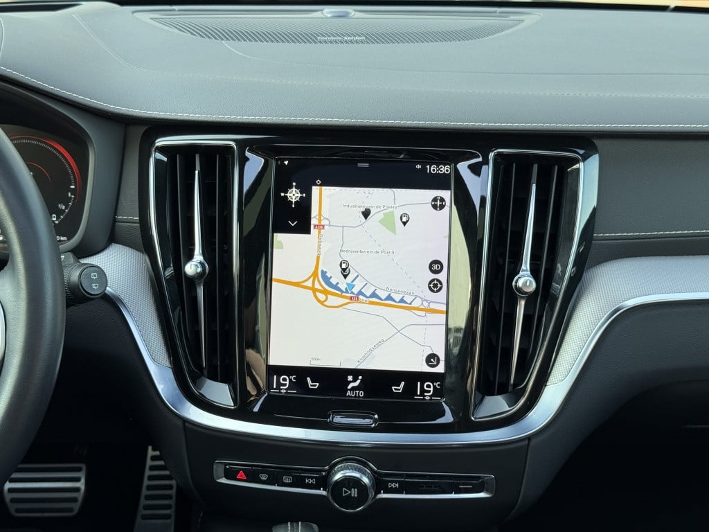 Volvo V60 v60 t6 340pk r-design| panodak| adap.cruise| 360camera| hud| key