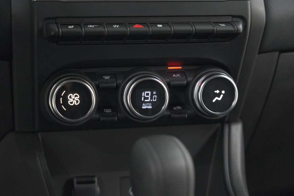 Renault Captur tce 140 edc techno | camera | 9.3 inch groot scherm | stoelv