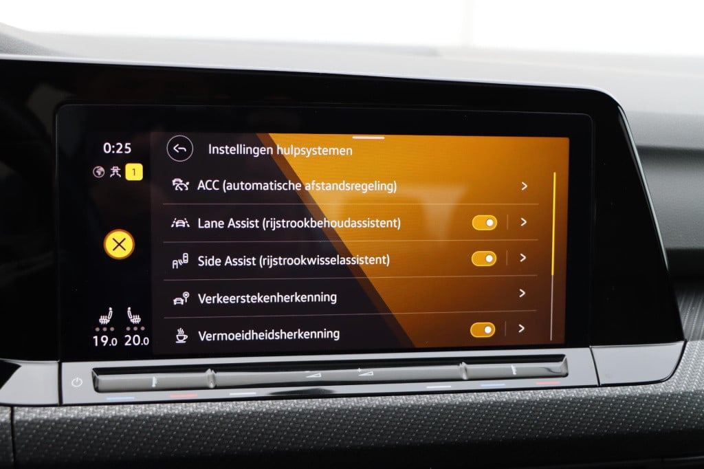Volkswagen Golf 1.5 etsi r-line