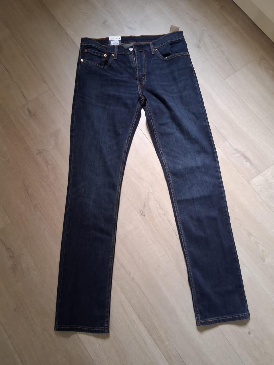 Te Koop: nieuwe Levi's spijkerbroek