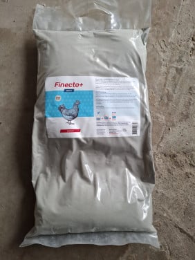 Finecto + stofbadpoeder, ook kippenzandbakken.