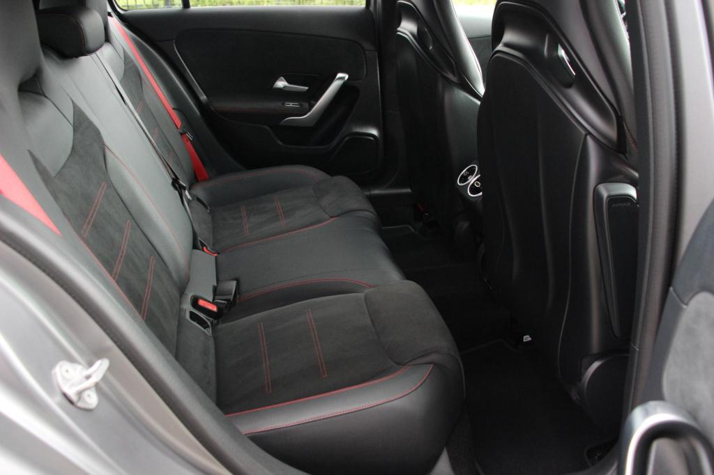 Mercedes-Benz A-Klasse amg 35 4matic premium plus | schaalstoelen | 360 cam