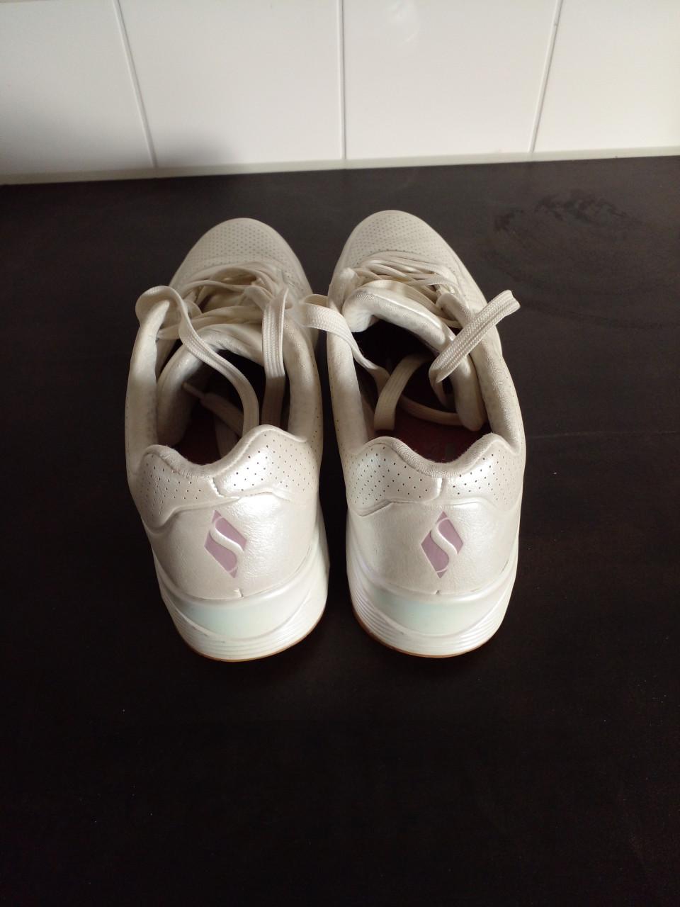 SKECHERS Pearl edition maat 40.