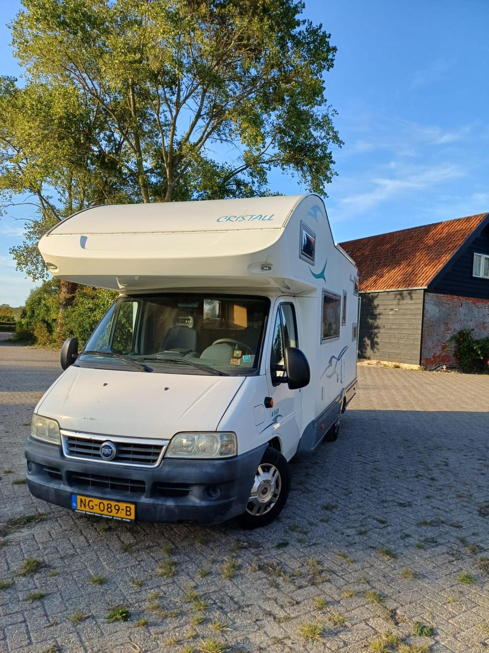 Te koop camper christal winner 2,8 jtd 6 pers 2004