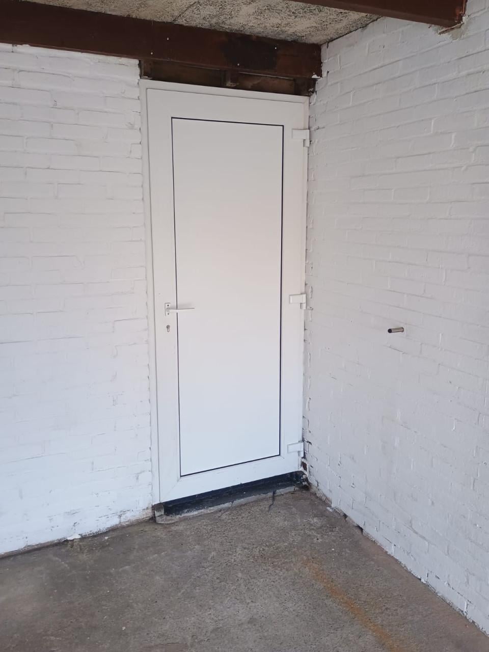 TE HUUR: Ruime Garagebox in Breskens