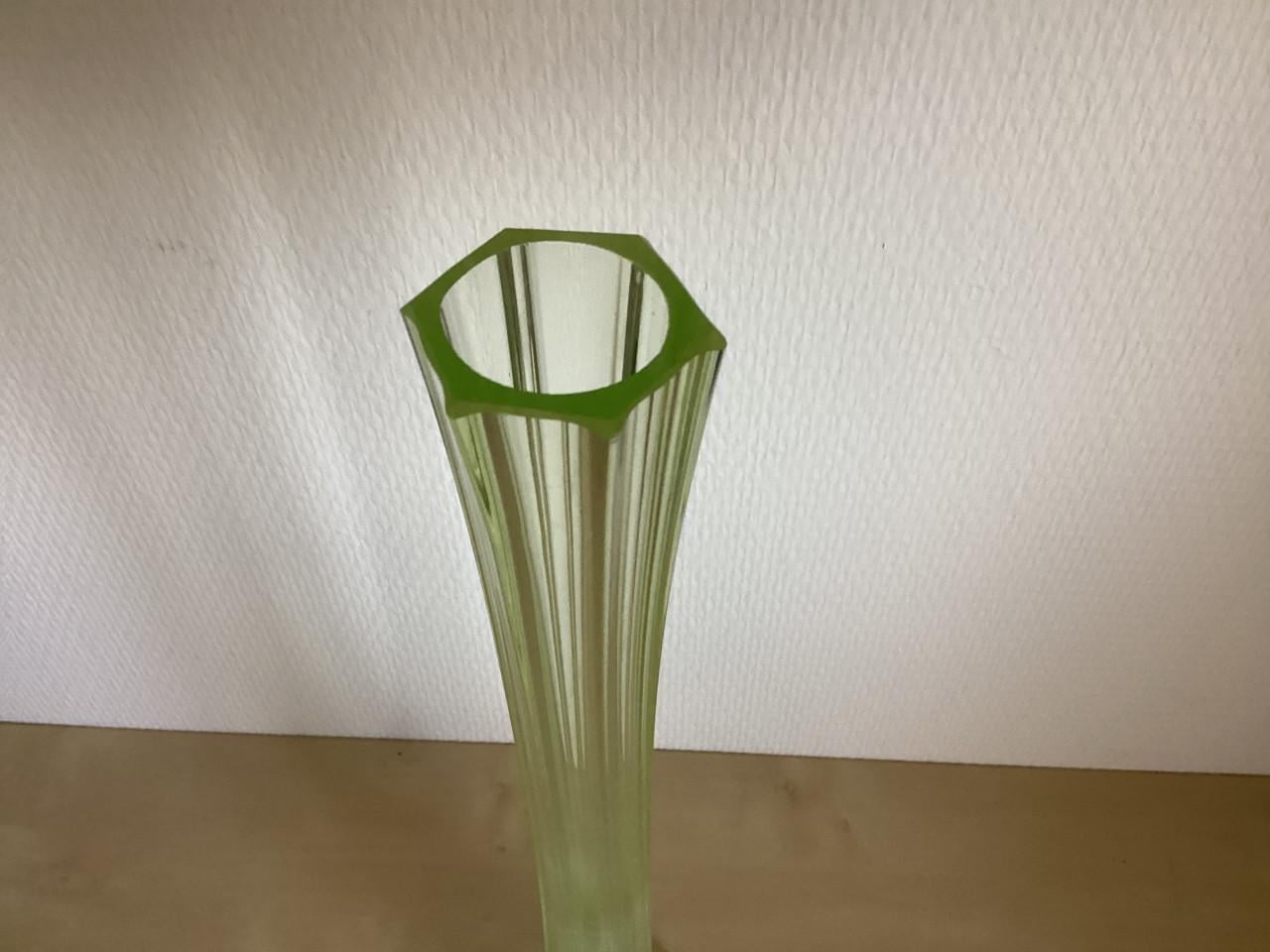 Soliflora vaas van uranium glas