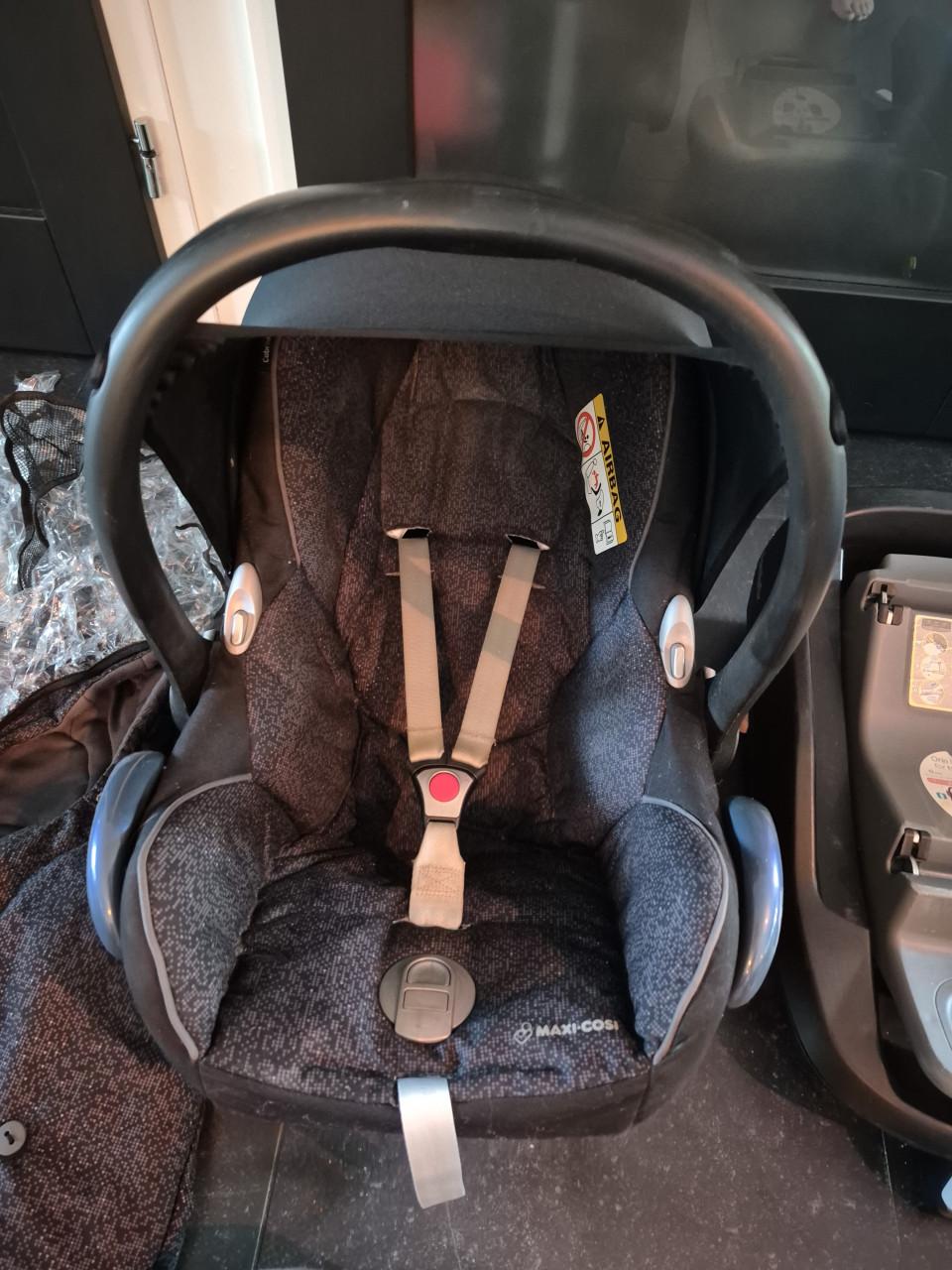 Complete Maxi-Cosi meegroei set(0-4jaar)+ familyfix base