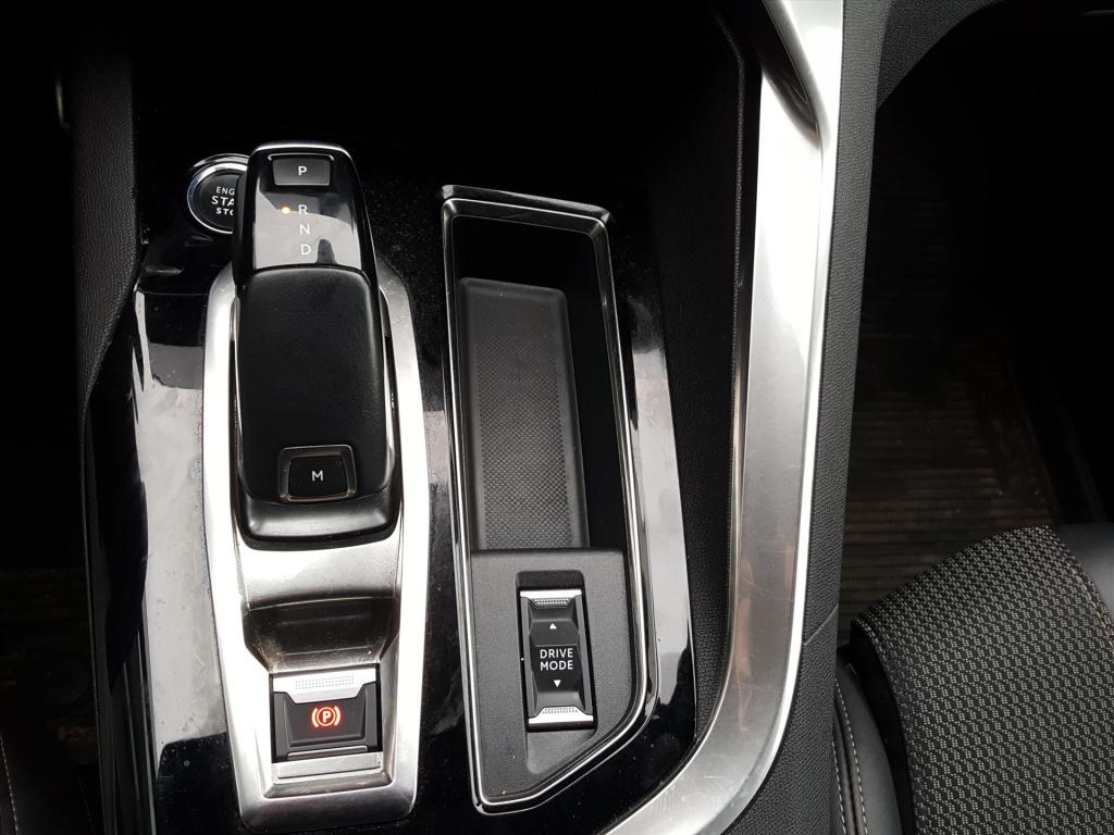 Peugeot 3008 1.2 130pk s&s gt automaat navigatie | trekhaak | apple carplay