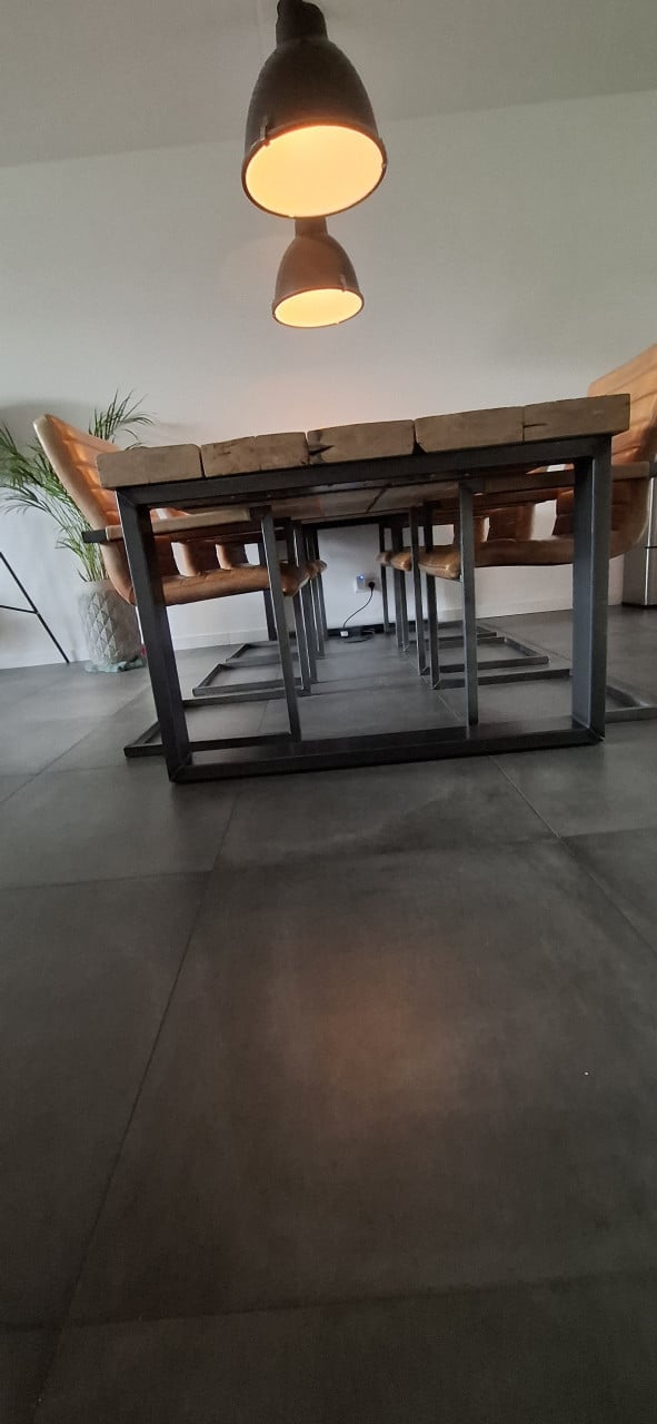 Eettafel met 6 stoelen