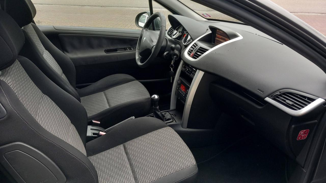 Peugeot 207 1.6 VTi Premiere 3 drs bj: 2010 airco-navigatie i.z.g.st
