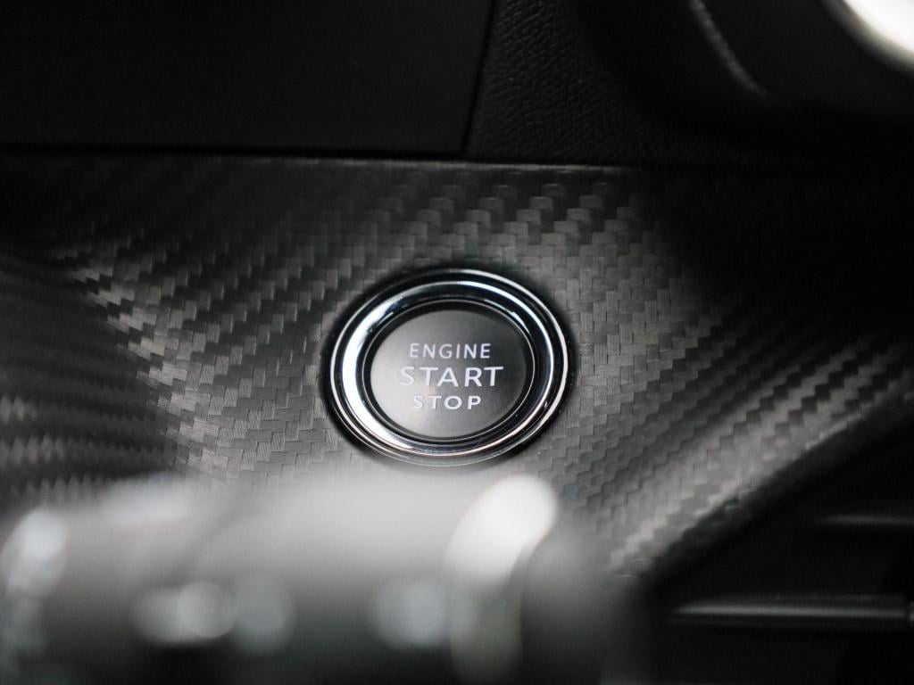 Peugeot 208 1.2 puretech 100 gt line | panoramadak | half-leder | navigatie