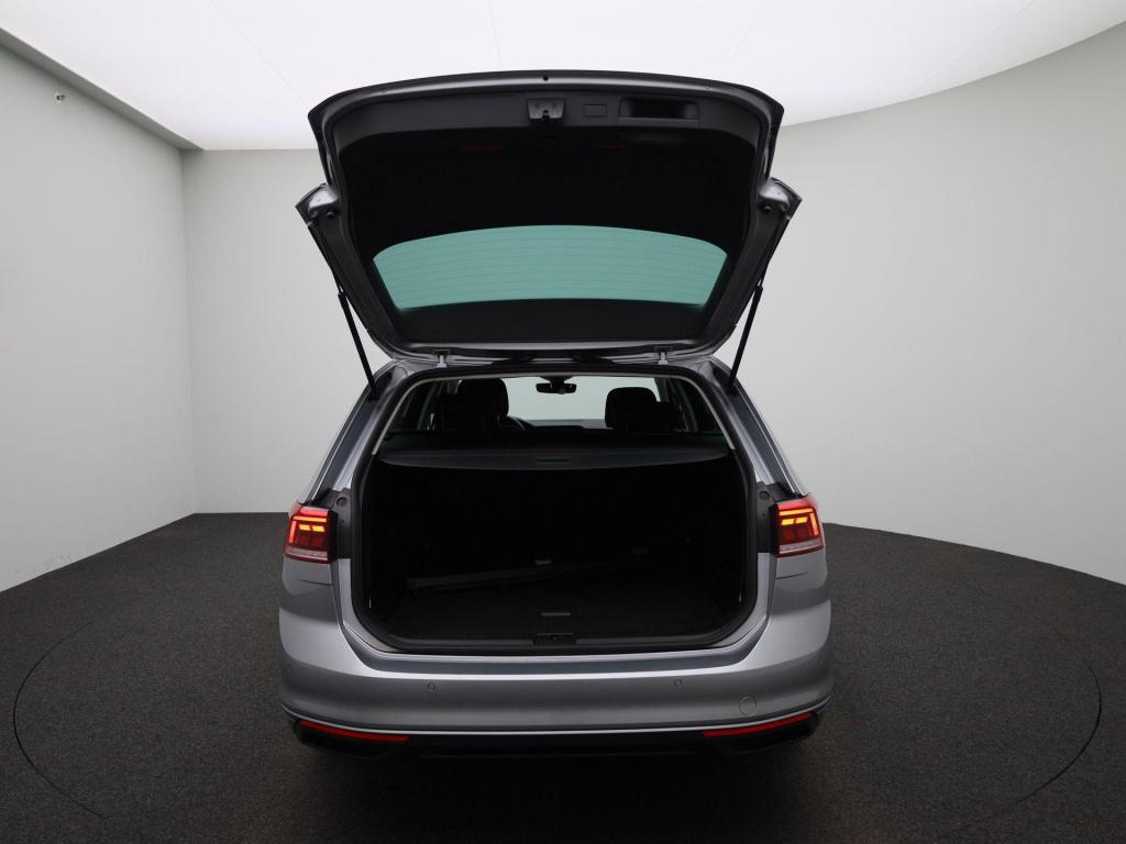 Volkswagen Passat variant 1.5 tsi business | automaat | lmv | parkeer senso