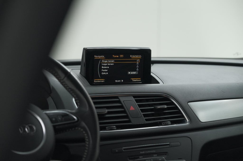 Audi Q3 1.4 tfsi cod sport s line edition | parkeersensoren | navigatie | c