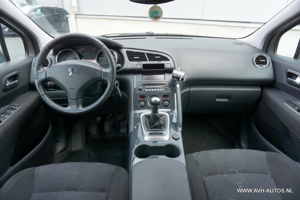 Peugeot 3008 1.6 vti st