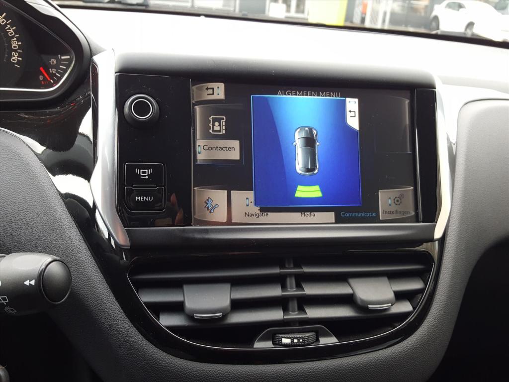 Peugeot 208 envy 1.2 vti 82pk 5d navigatie | cruise & climate control | par
