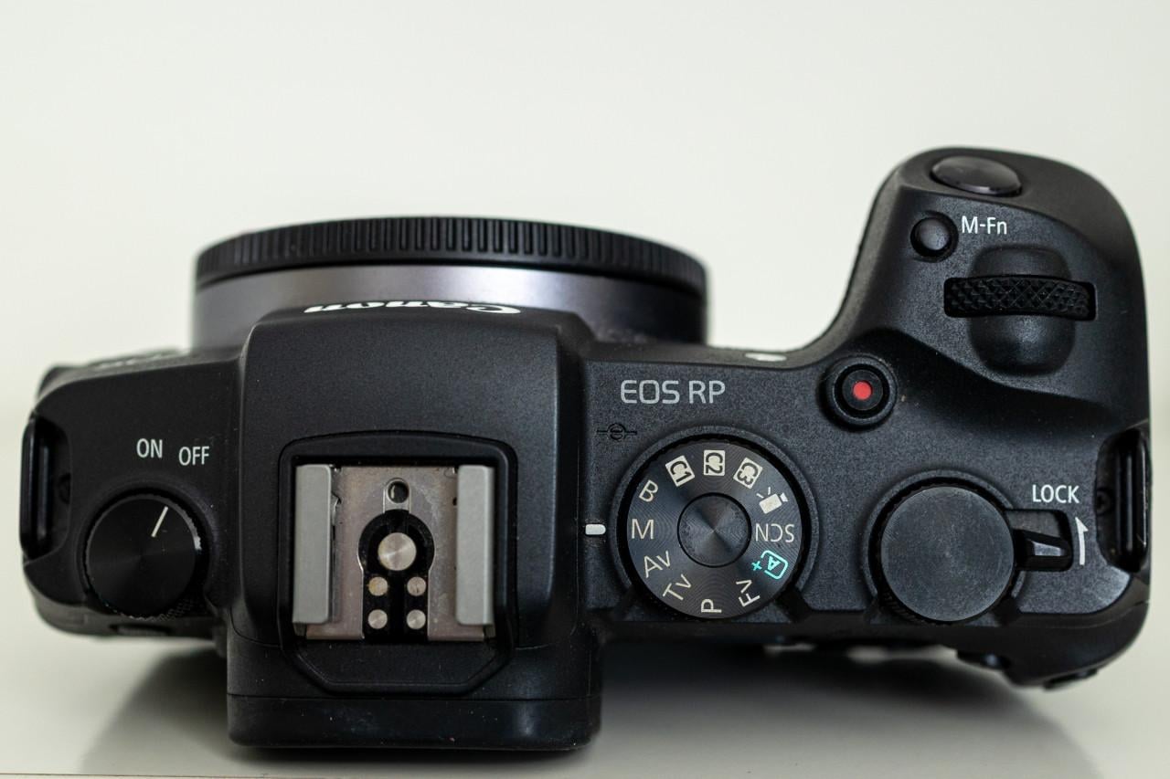 Camera Canon RP Full Frame nauwelijks gebruikt.