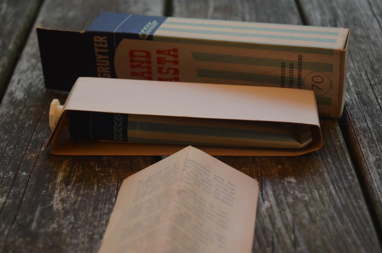 Originele gesloten tube tandpasta van de Gruyter! Jawel! Jaren '50 - '60?