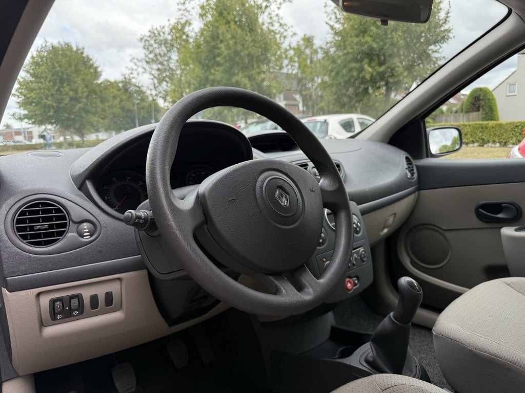 Renault Clio 1.4-16v authentique // airco // 1e eigenaar //