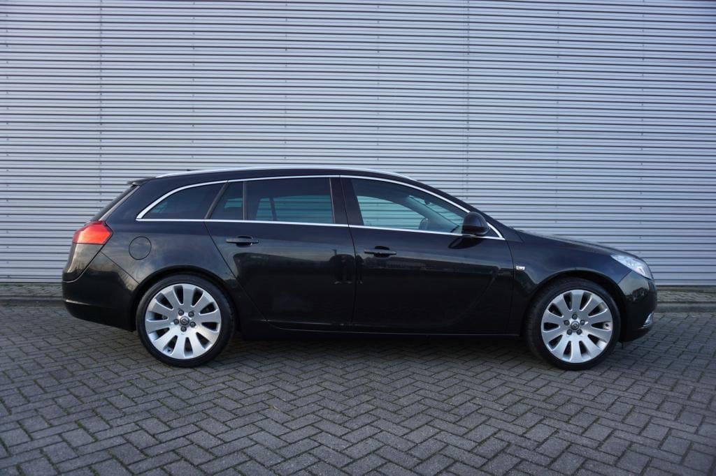 Opel Insignia sports tourer 1.6 t cosmo climate / navi / cruise / leder / p