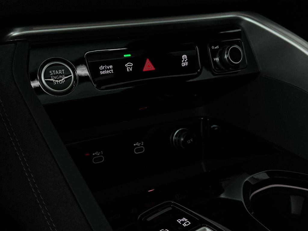 Audi Q5 s edition competition e-hybrid 270 kw / 367 pk suv