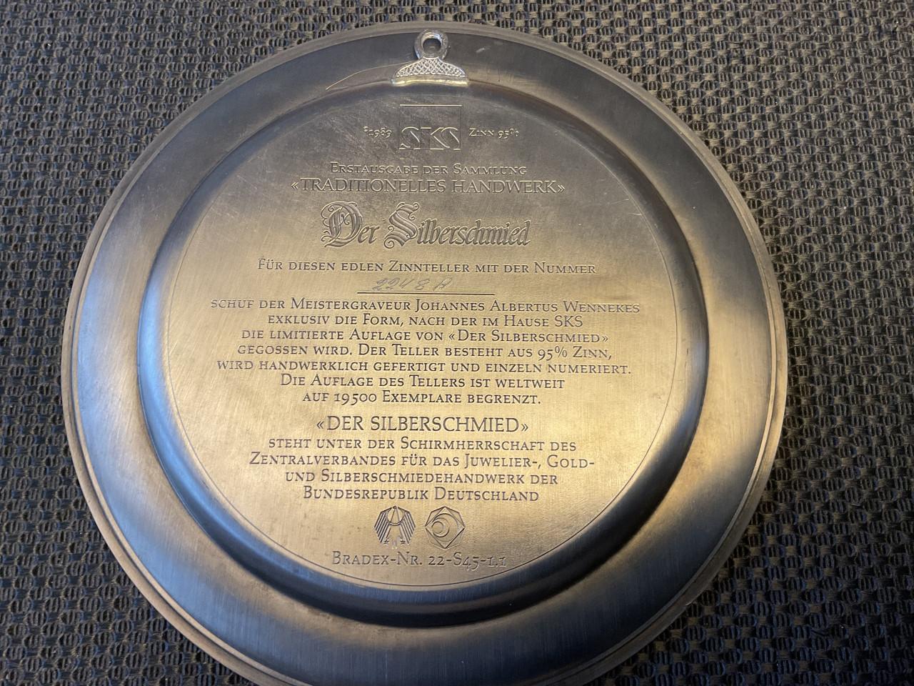 Tinnen bord met afbeelding “Der Silberschmied”