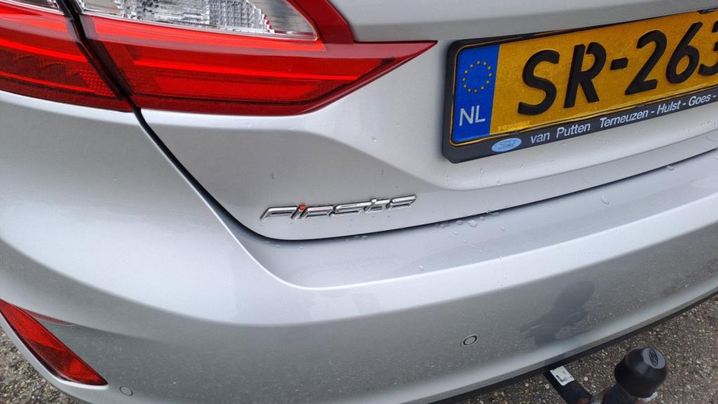 Ford Fiesta 1.0 ecoboost titanium voorruitverwarming - trekhaak