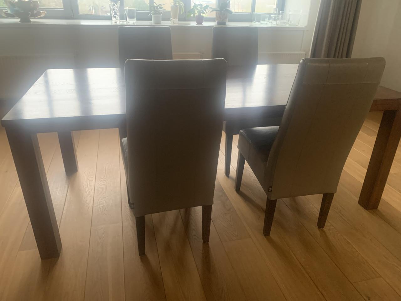 Massief houten eettafel