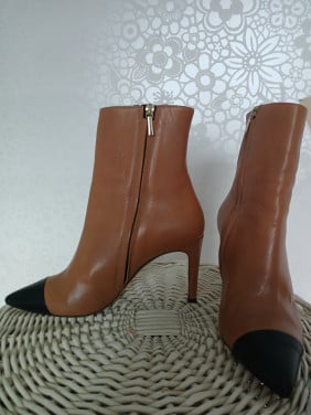 Leuke enkellaarsjes , camel/zwart, maat 39