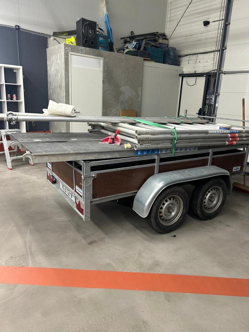 Aanhangwagen en steiger verhuren