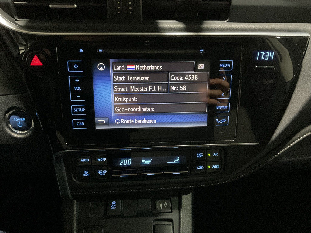 Toyota Auris 1.8 hybrid dynamic go