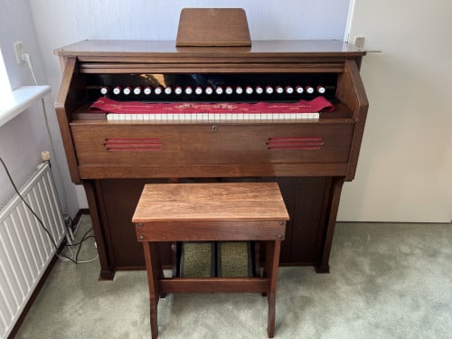 Harmonium, eiken gefineerd.
