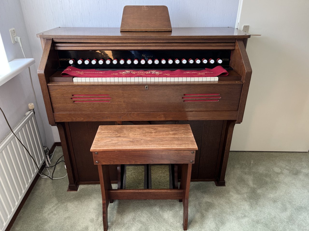 Harmonium, eiken gefineerd.